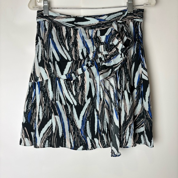 Reiss Astrid Printed Mini Flippy Wrap Skirt Black Print - Picture 4 of 9